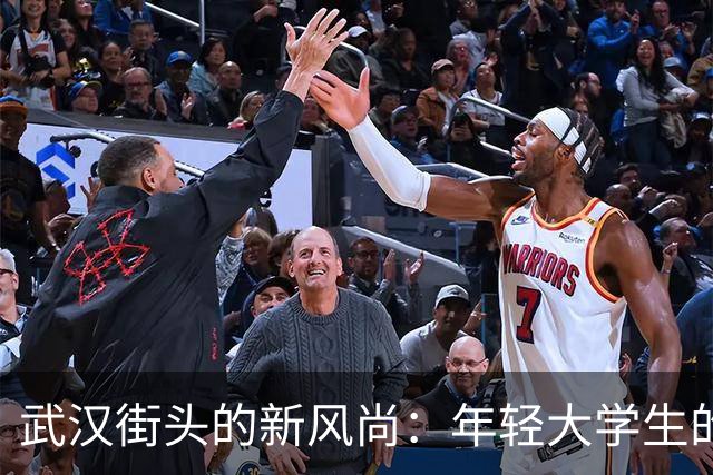 武汉街头的新风尚：年轻大学生的陪拍服务一月创收7000元